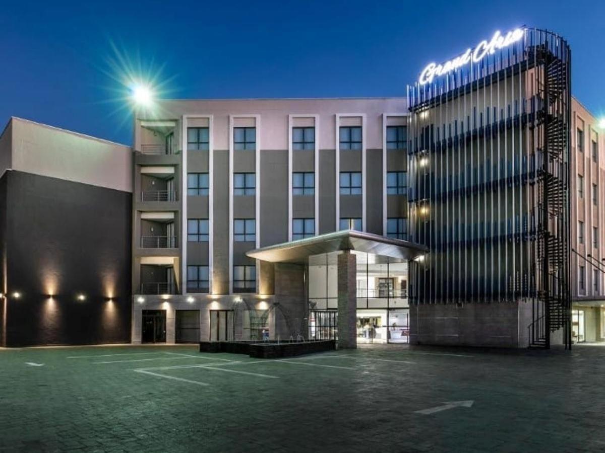 The Grand Aria Hotel And Conference Centre ハボローネ エクステリア 写真
